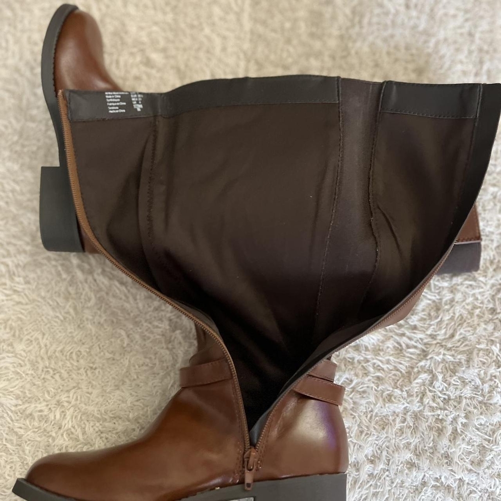Classic Brown Women's Knee-High Riding Boots - Picture 4 of 5